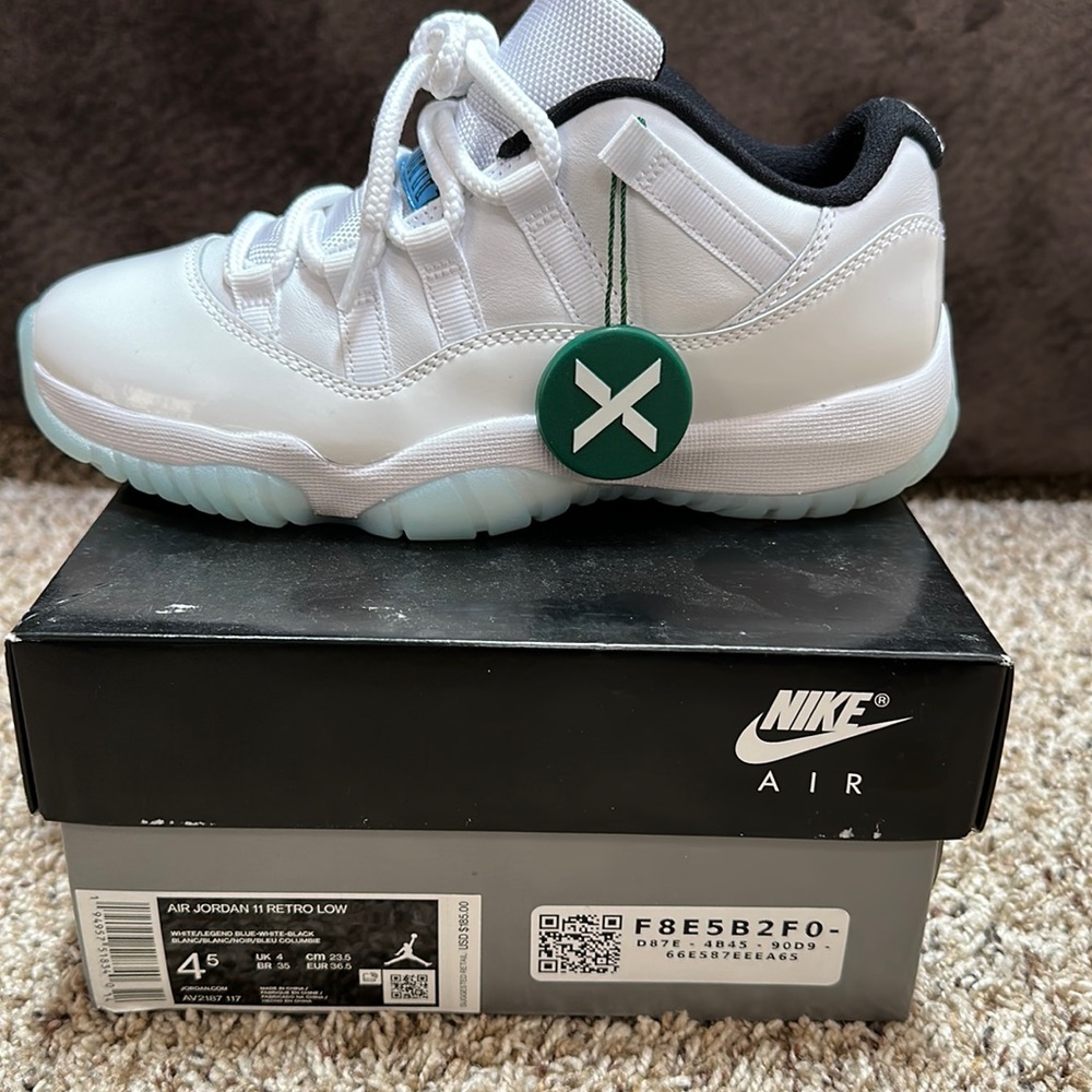 Air Jordan 11 retro low size 4.5